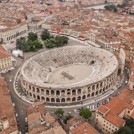 Graziosa Mansarda Centro Verona Luaran gambar