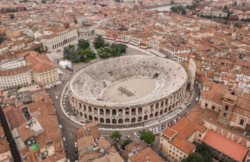 Graziosa Mansarda Centro Verona Luaran gambar
